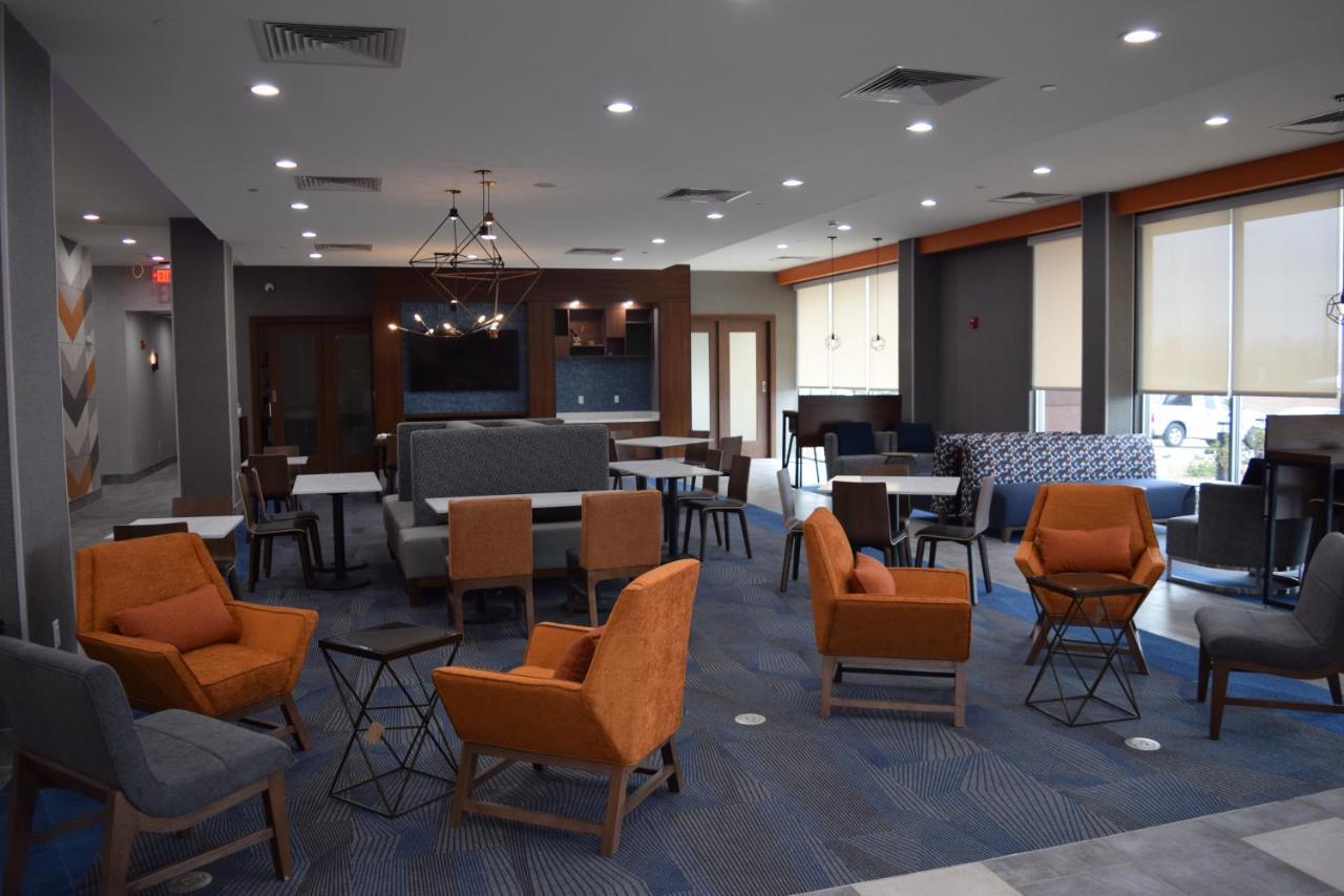 La Quinta Inn & Suites By Wyndham Louisville Ne - Old Henry Rd Eksteriør billede