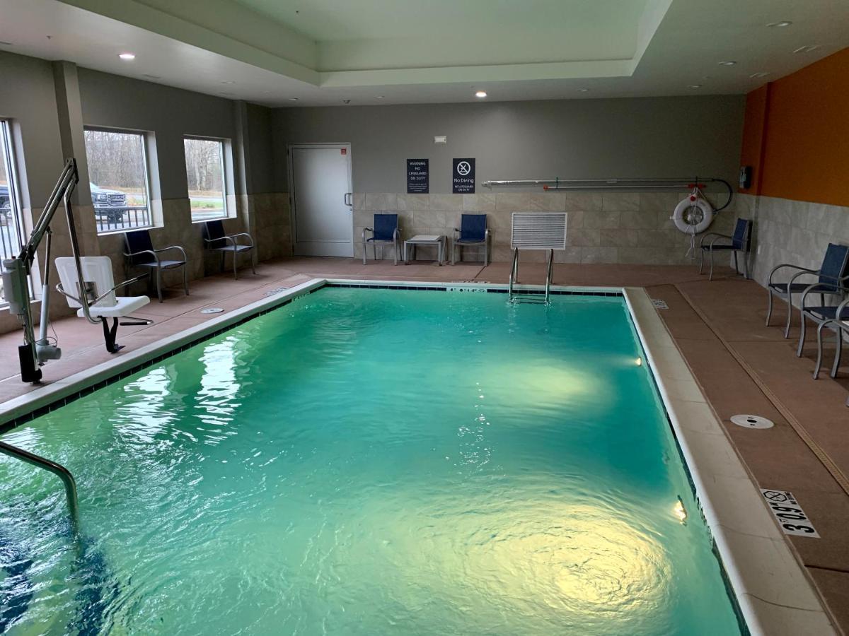 La Quinta Inn & Suites By Wyndham Louisville Ne - Old Henry Rd Eksteriør billede