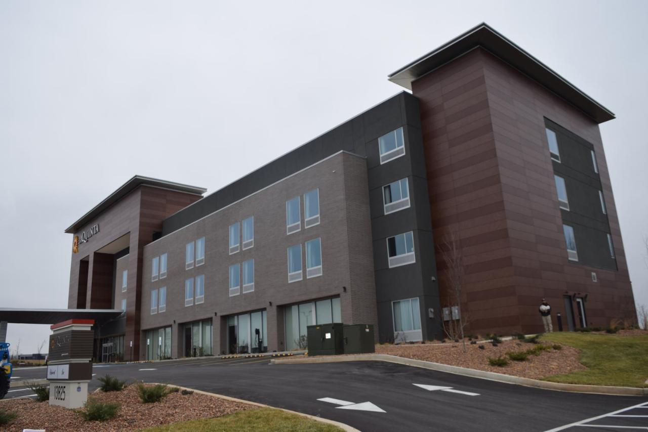 La Quinta Inn & Suites By Wyndham Louisville Ne - Old Henry Rd Eksteriør billede