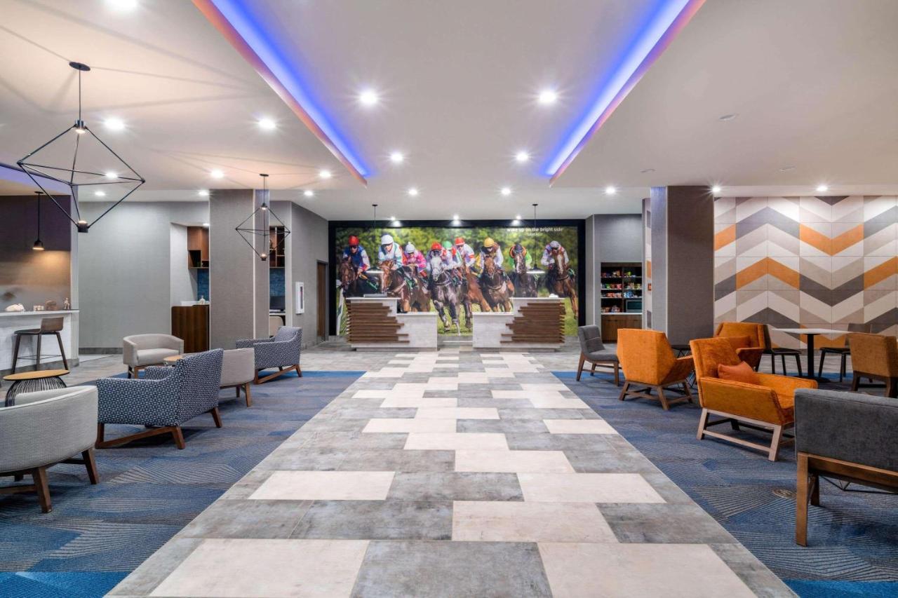 La Quinta Inn & Suites By Wyndham Louisville Ne - Old Henry Rd Eksteriør billede