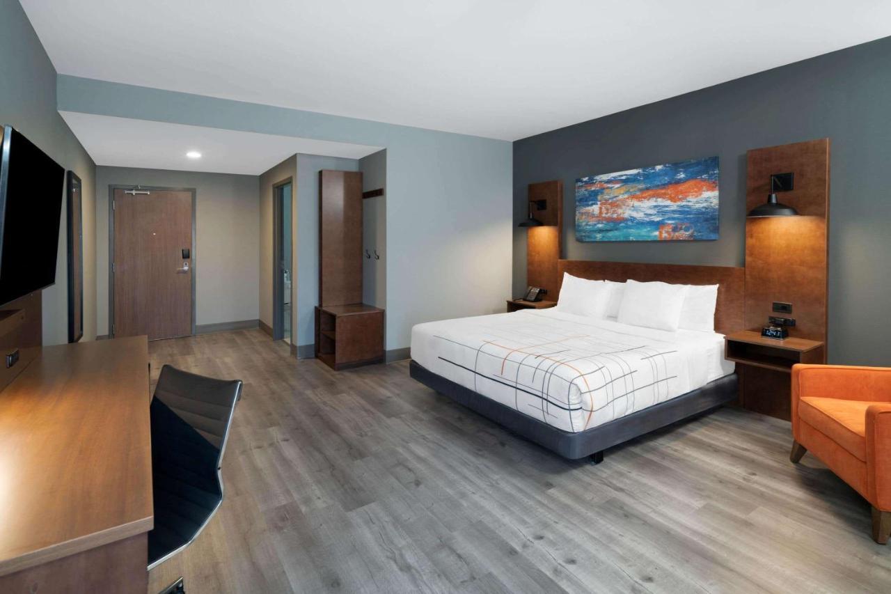 La Quinta Inn & Suites By Wyndham Louisville Ne - Old Henry Rd Eksteriør billede