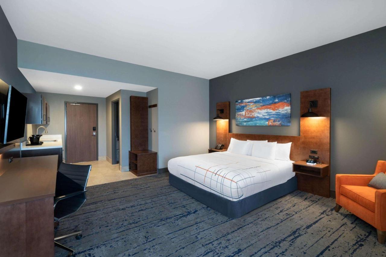 La Quinta Inn & Suites By Wyndham Louisville Ne - Old Henry Rd Eksteriør billede