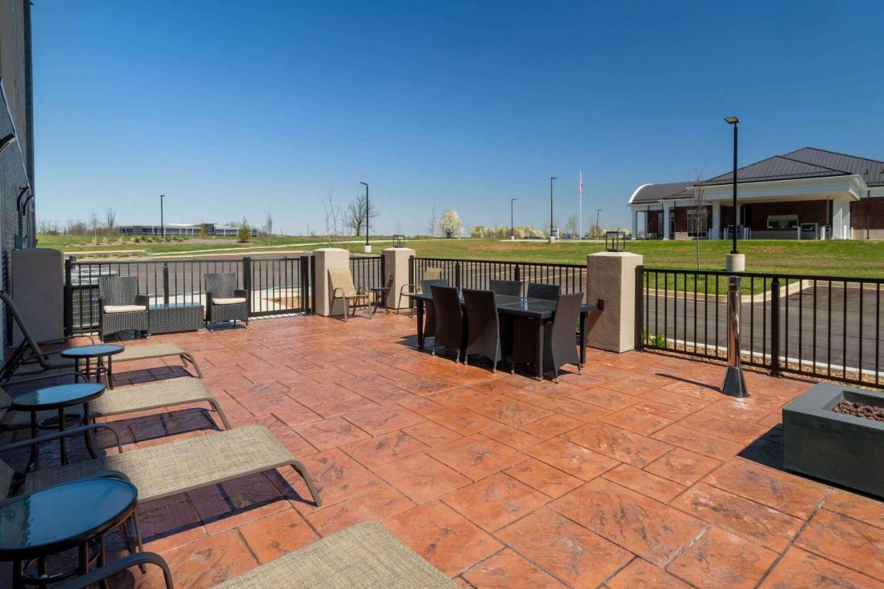 La Quinta Inn & Suites By Wyndham Louisville Ne - Old Henry Rd Eksteriør billede