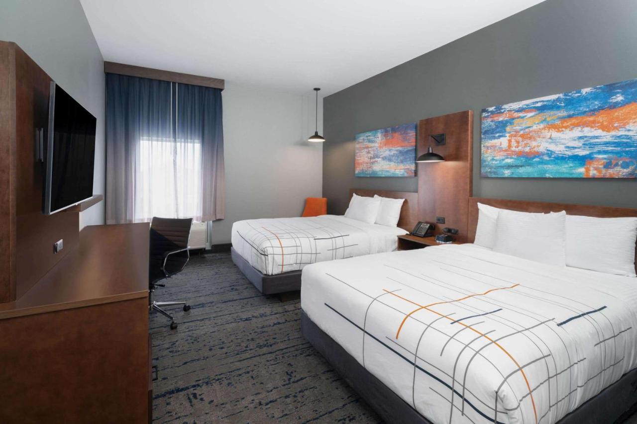 La Quinta Inn & Suites By Wyndham Louisville Ne - Old Henry Rd Eksteriør billede