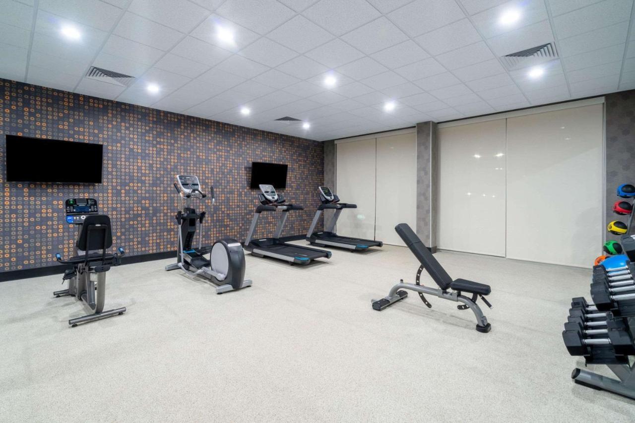 La Quinta Inn & Suites By Wyndham Louisville Ne - Old Henry Rd Eksteriør billede