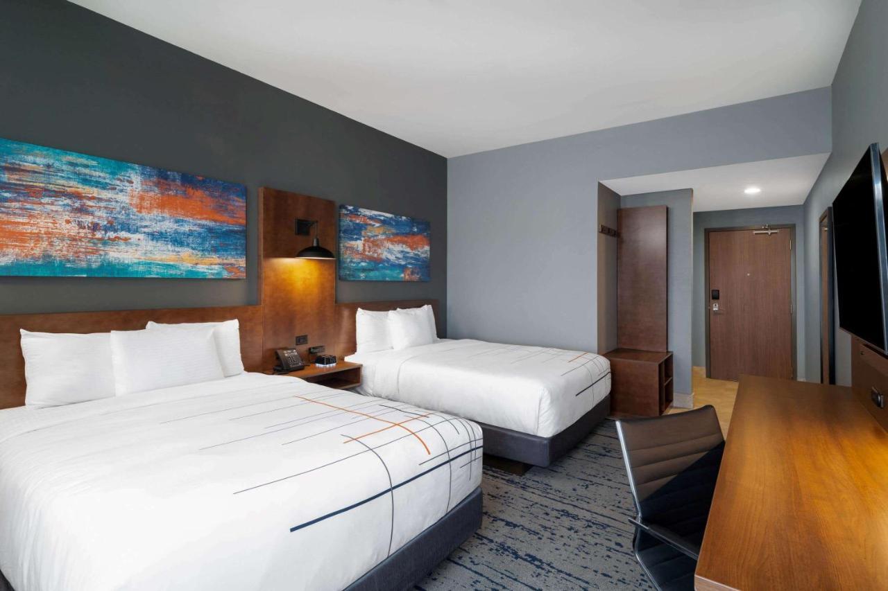 La Quinta Inn & Suites By Wyndham Louisville Ne - Old Henry Rd Eksteriør billede