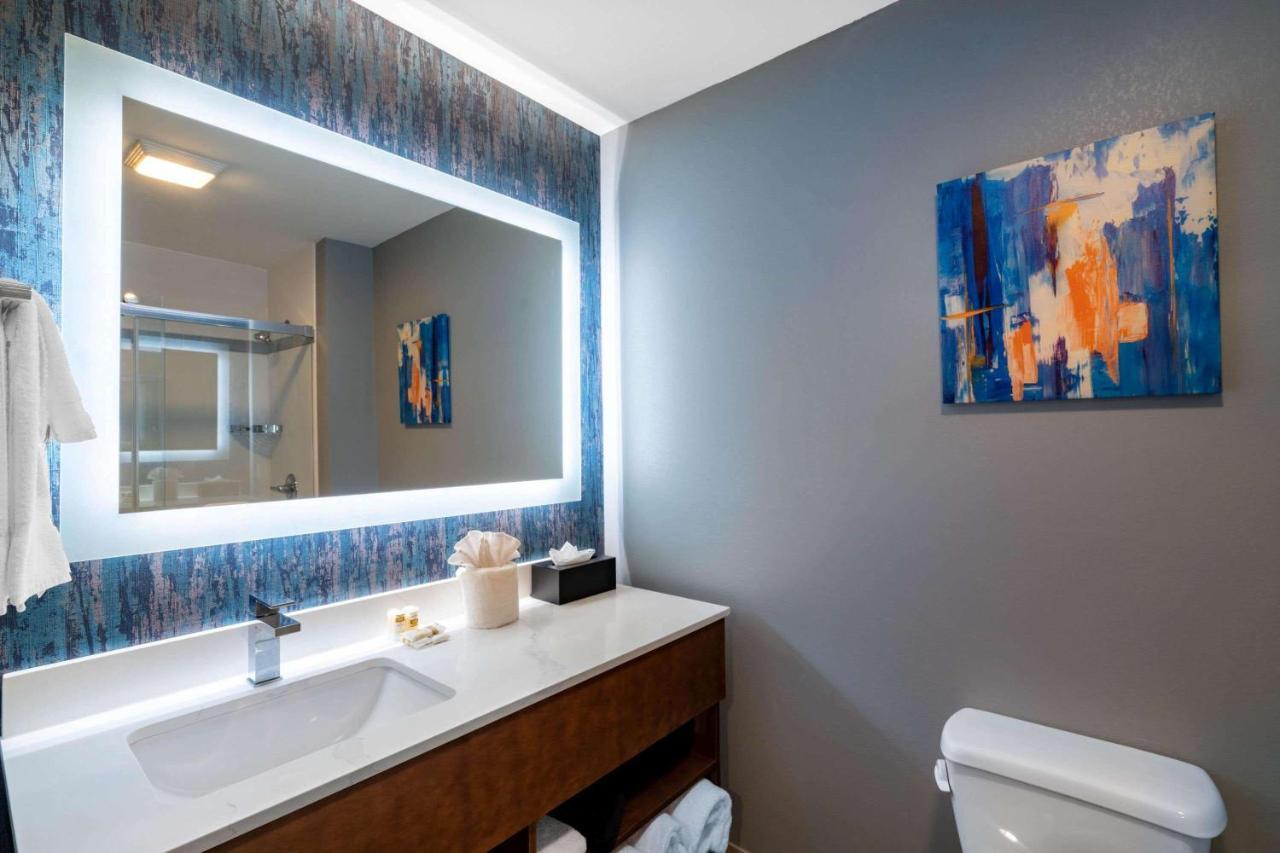 La Quinta Inn & Suites By Wyndham Louisville Ne - Old Henry Rd Eksteriør billede