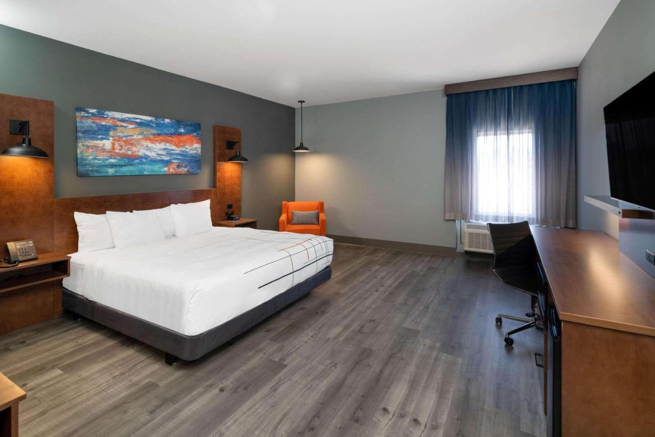 La Quinta Inn & Suites By Wyndham Louisville Ne - Old Henry Rd Eksteriør billede