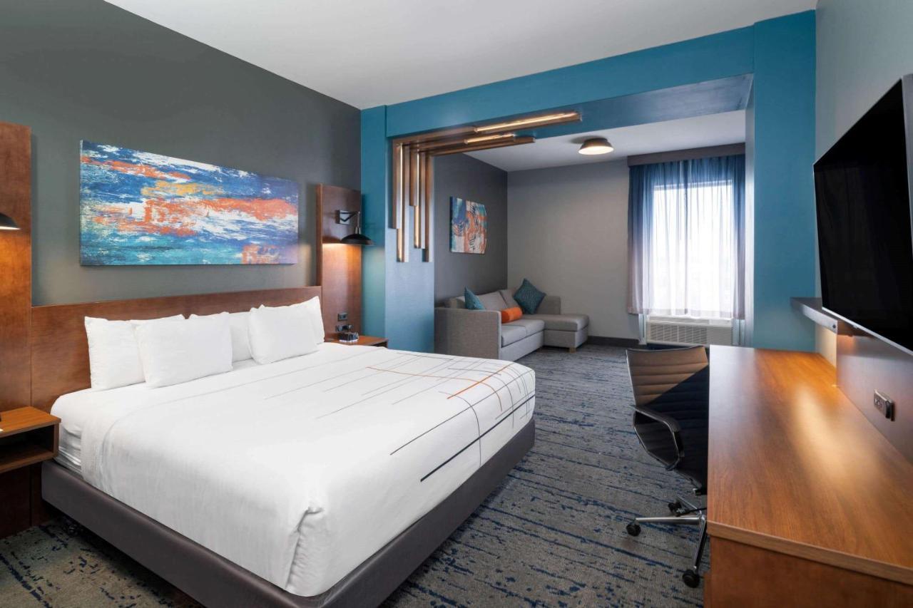 La Quinta Inn & Suites By Wyndham Louisville Ne - Old Henry Rd Eksteriør billede