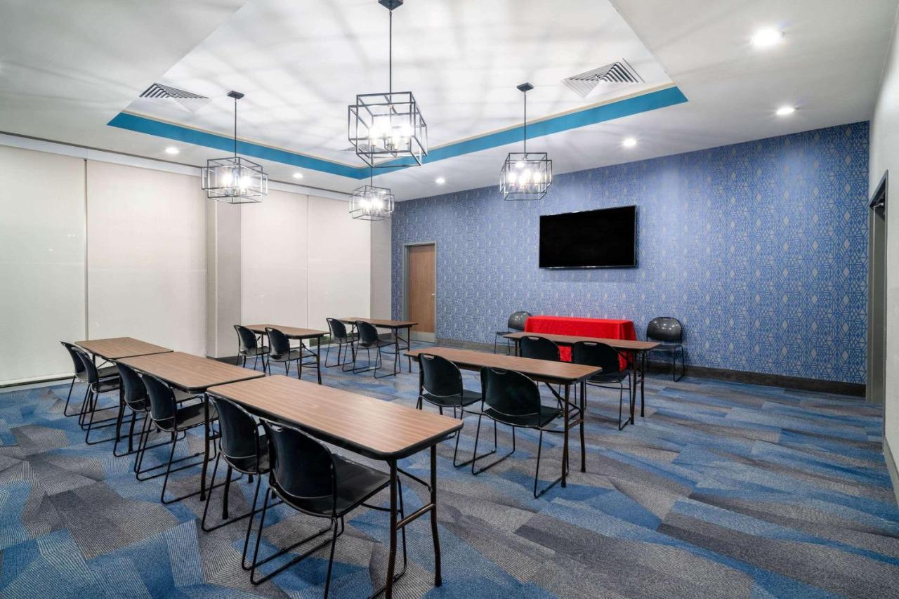 La Quinta Inn & Suites By Wyndham Louisville Ne - Old Henry Rd Eksteriør billede