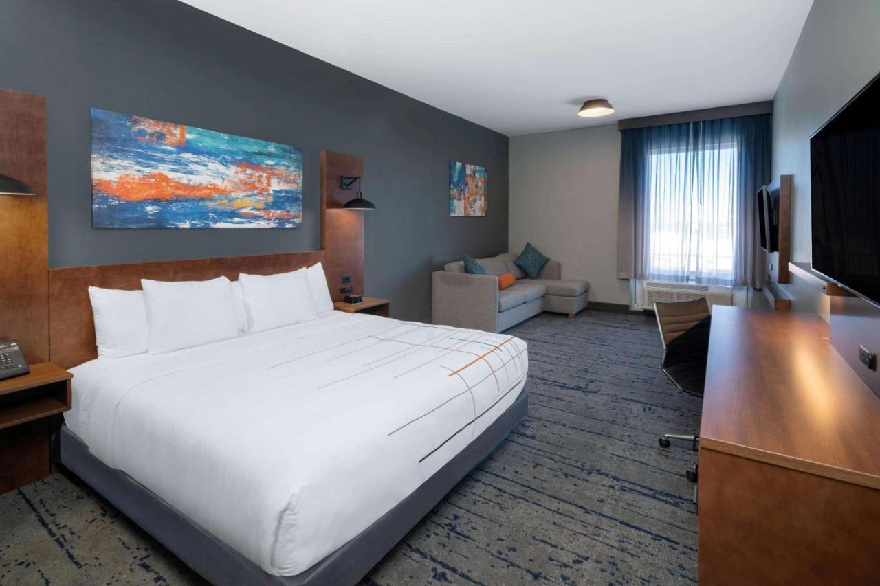 La Quinta Inn & Suites By Wyndham Louisville Ne - Old Henry Rd Eksteriør billede