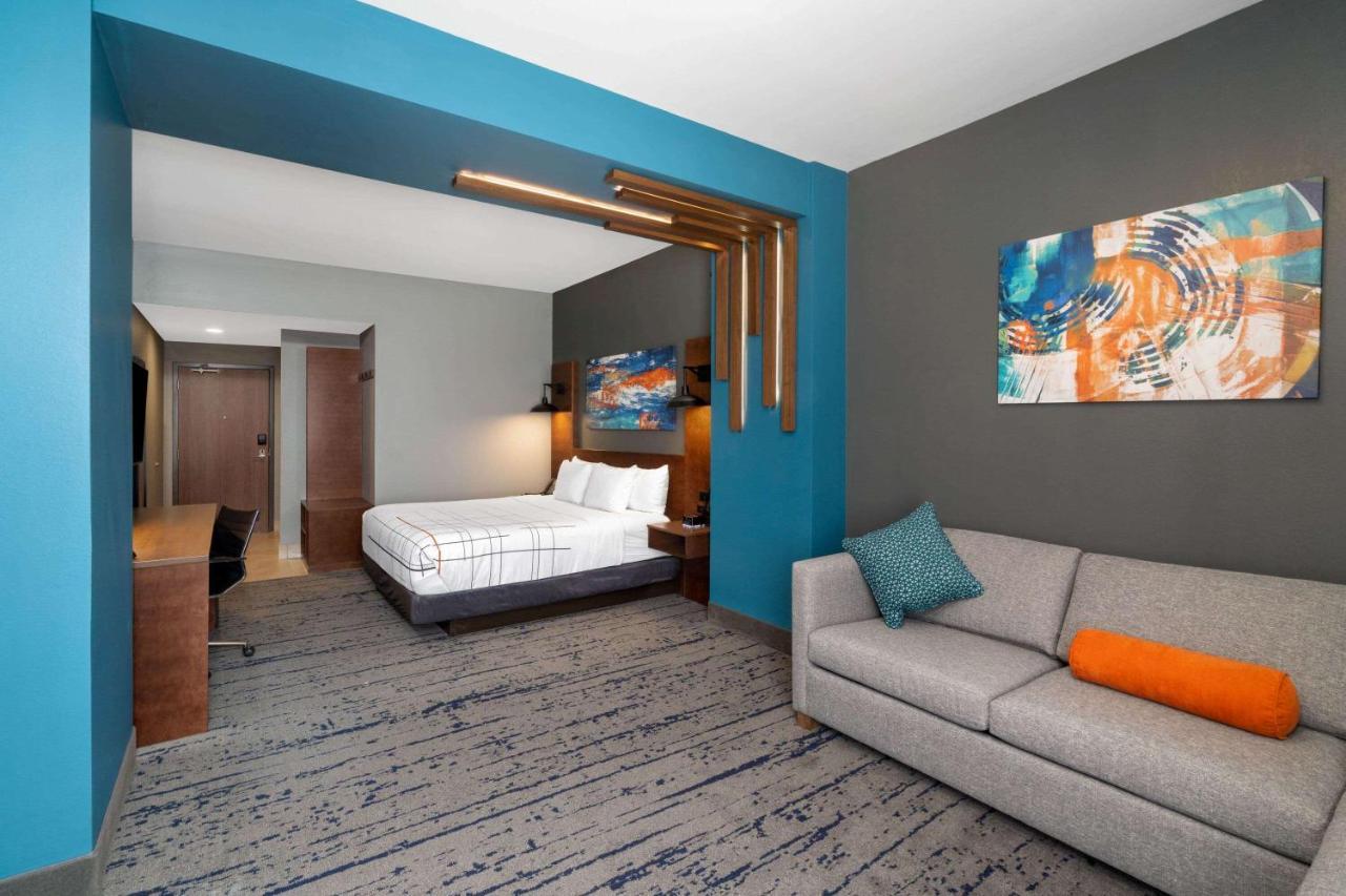 La Quinta Inn & Suites By Wyndham Louisville Ne - Old Henry Rd Eksteriør billede